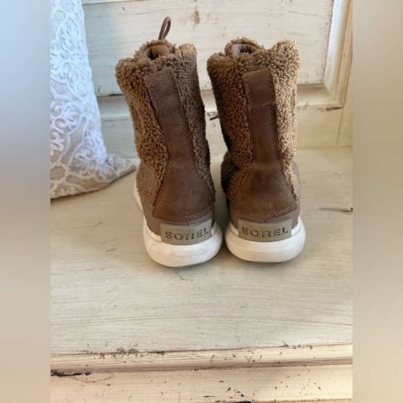 Sherpa Sorel boots - Picture 4 of 6